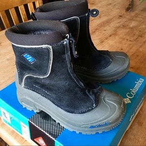 Kids Boots in good condition - Columbia size 4